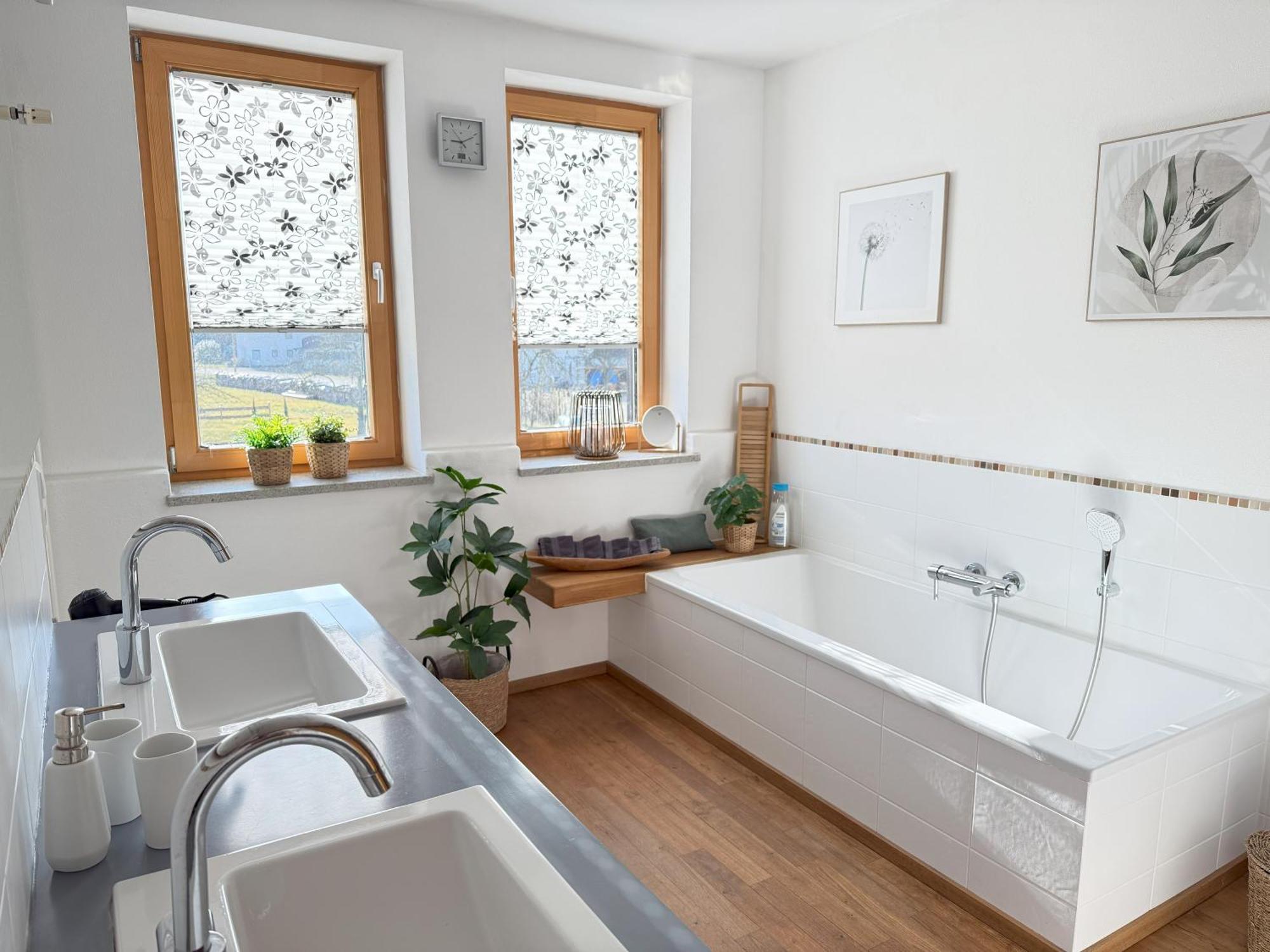 Fe Wo Brunnen - 120 Qm - Ruhige Lage - Viel Natur- Komfortabel - Grosser Balkon Und Garten Memmingen Bagian luar foto
